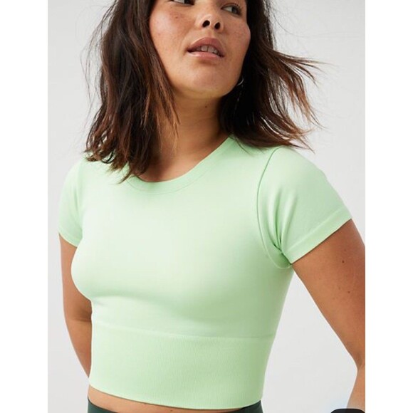 OFFLINE By Aerie Sidewalk Seamless Cropped T-Shirt Size Medium Neon Lime Green - Picture 1 of 9